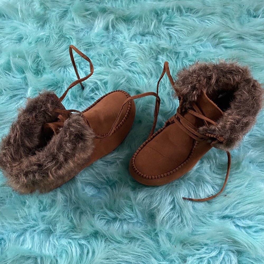Brown suede/fur booties